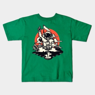 astronaut in space Kids T-Shirt